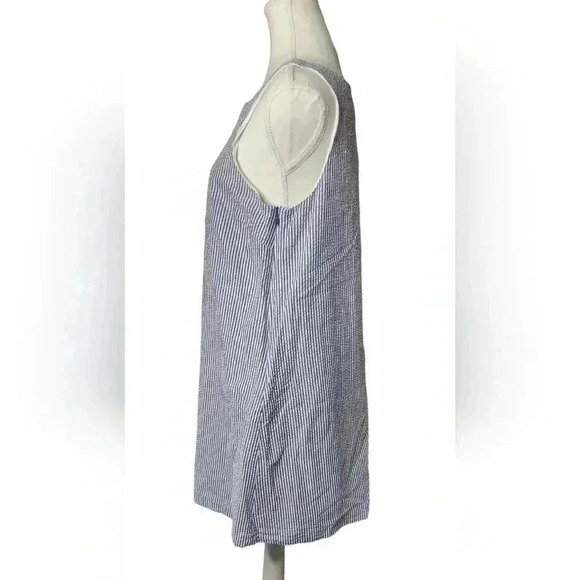 Vineyard Vines Blue Stipped 100%  Cotton Size 10 Zipper on Side 🩵 - Picture 4 of 5